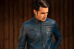 Mann in Lederjacke