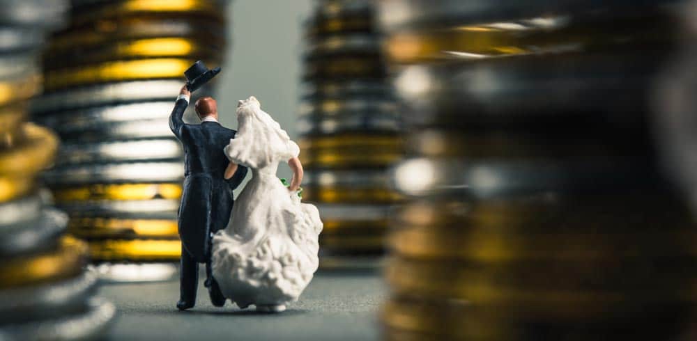 Beim Brautkleid auf's Budget achten