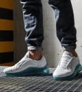 sneaker modisch tragen