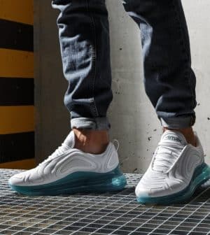 sneaker modisch tragen